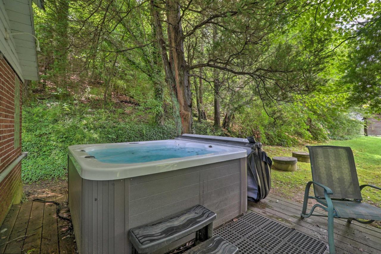 Lil Red Hen Cottage In The Boone Area With Hot Tub West Jefferson Exterior photo