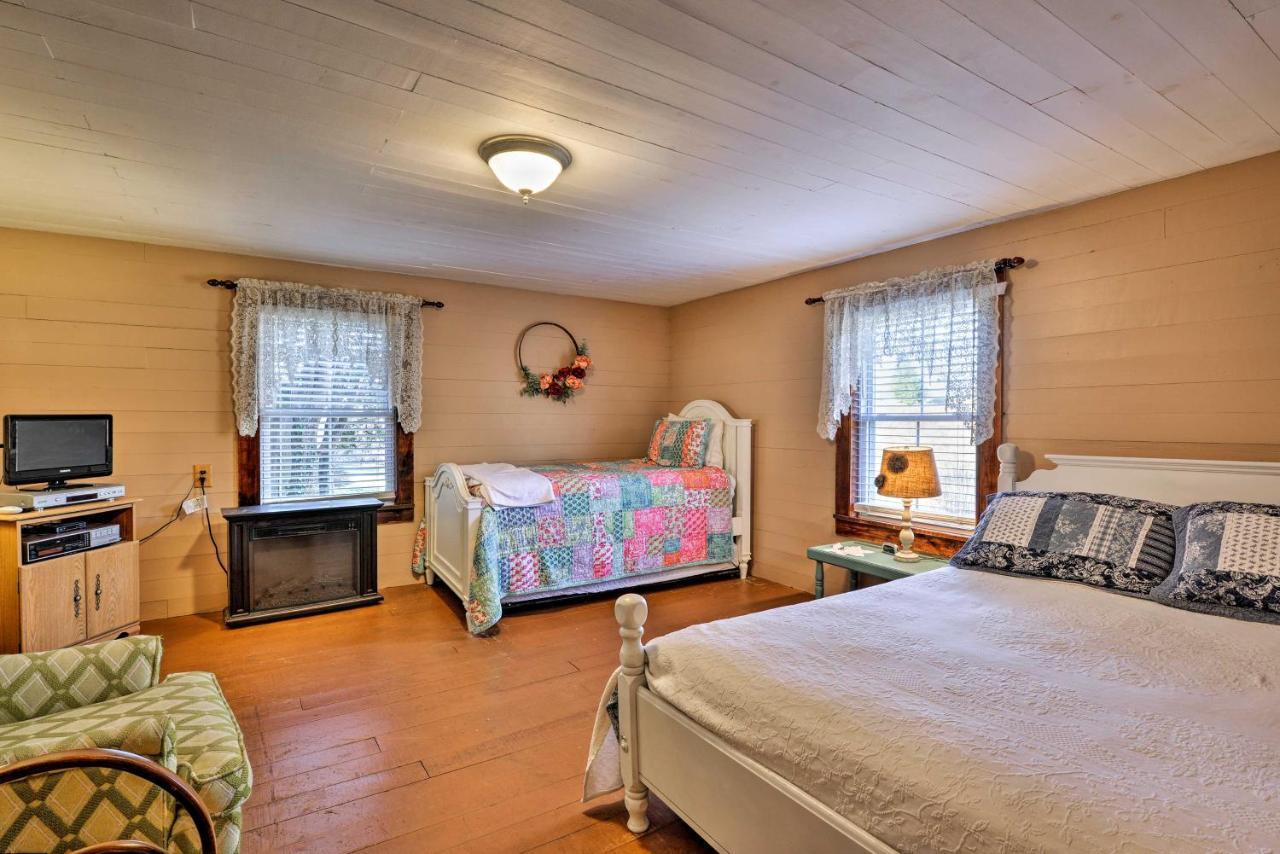 Lil Red Hen Cottage In The Boone Area With Hot Tub West Jefferson Exterior photo